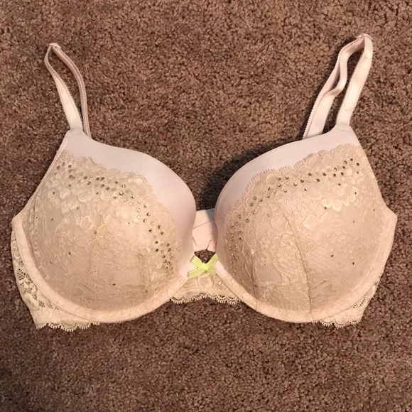 Victoria’s Secret Bra - Picture 1 of 4